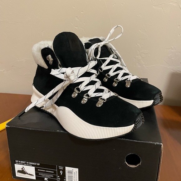 Sorel Out n About sneaker boot NIB - Picture 2 of 8